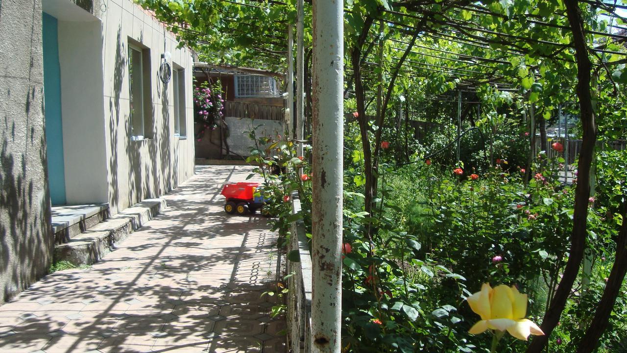 Guesthouse Valeria Borjomi Exterior photo